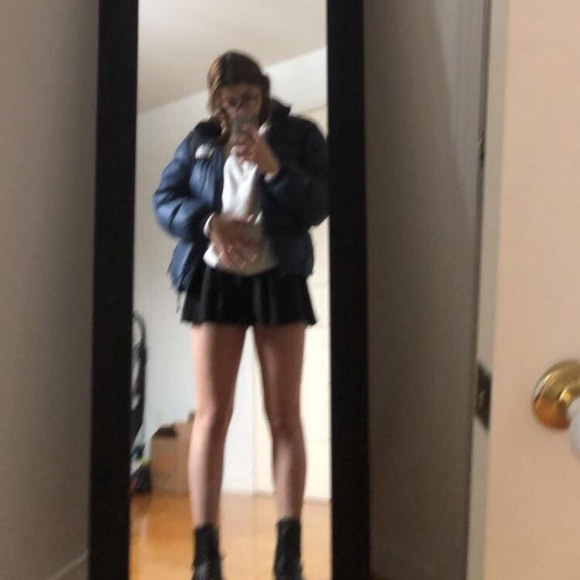 Meet your Posher, Eliane - Picture 1 of 1